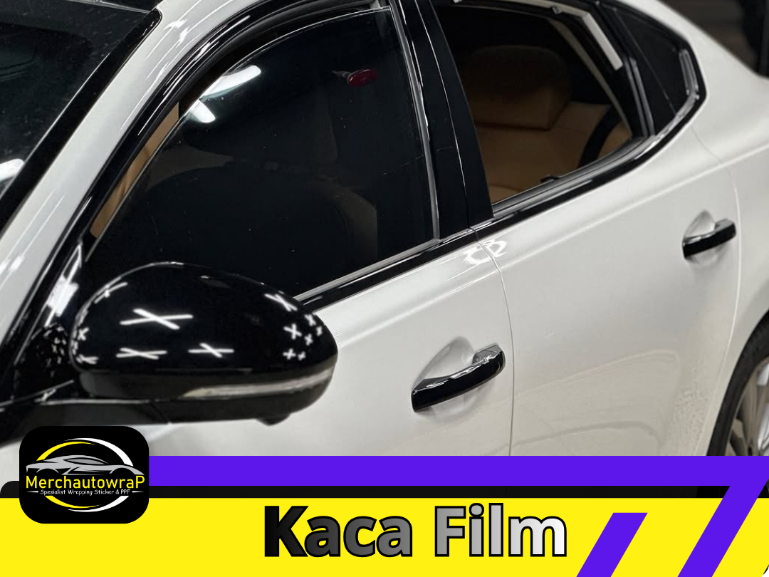 Kaca film mobil premium tolak panas dan anti-UV. Instalasi oleh Merchautowrap.